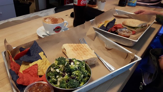 La Sandwicherie Café + Bistro