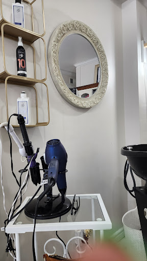 Jagged Edges Hair Salon - Thumbnail