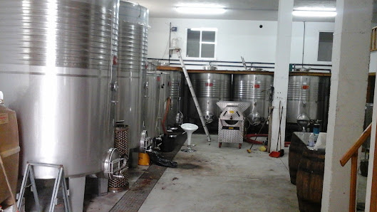 Bodegas Álvarez Piñeiro Rúa Castelao, 6, bajo, 27400 Monforte de Lemos, Lugo, España