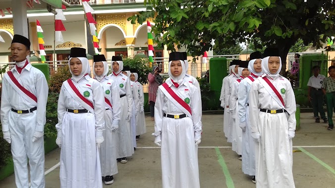 Sekolah Menengah Pertama Plus Yaspera, Author: Triyana Hidayat