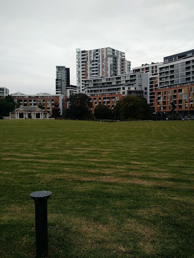 Wolli Creek Station, Discovery Point Pl
