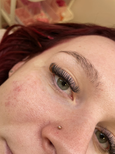Seventeen Lashes and Brows - Thumbnail