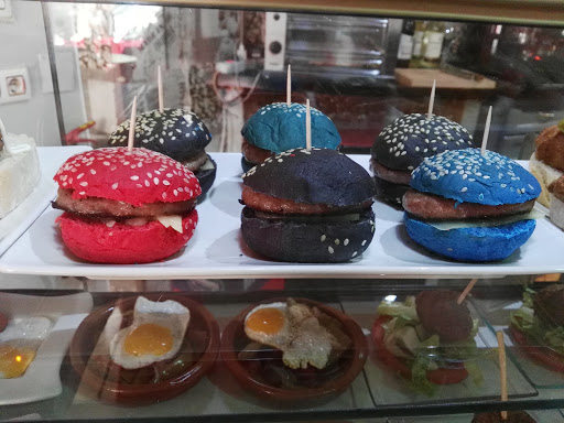 Tic tac toe, cafe bar - Thumbnail