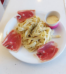 Photo n°3 de Restaurant Pizzeria Le Rocher à Saint-Nectaire (Pizzas à emporter)