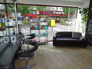 Photo n°14 de Jeremy Delcourt à Longjumeau (Magasin de produits de beauté)