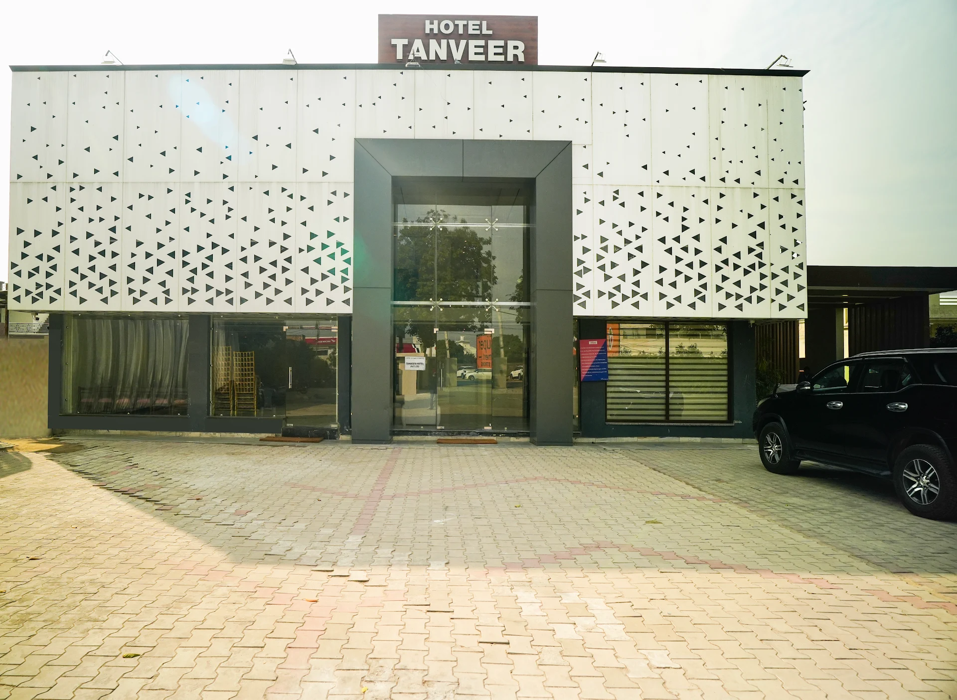 Hotel Tanveer, Kurali