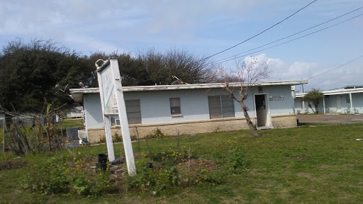 Sea Breeze Motel & Cottages - Thumbnail
