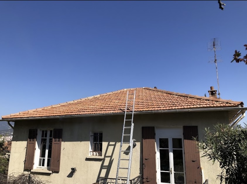 Querol couverture - Couvreur Zingueur Charpentier 83 - Travaux toiture Hyères 83