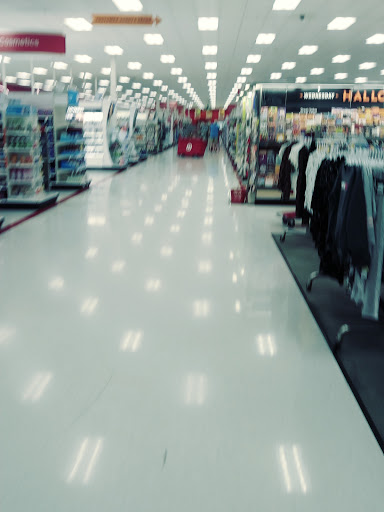 Target Super Store - Visual