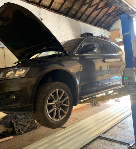 110 AUTO GARAGE & WORKSHOP