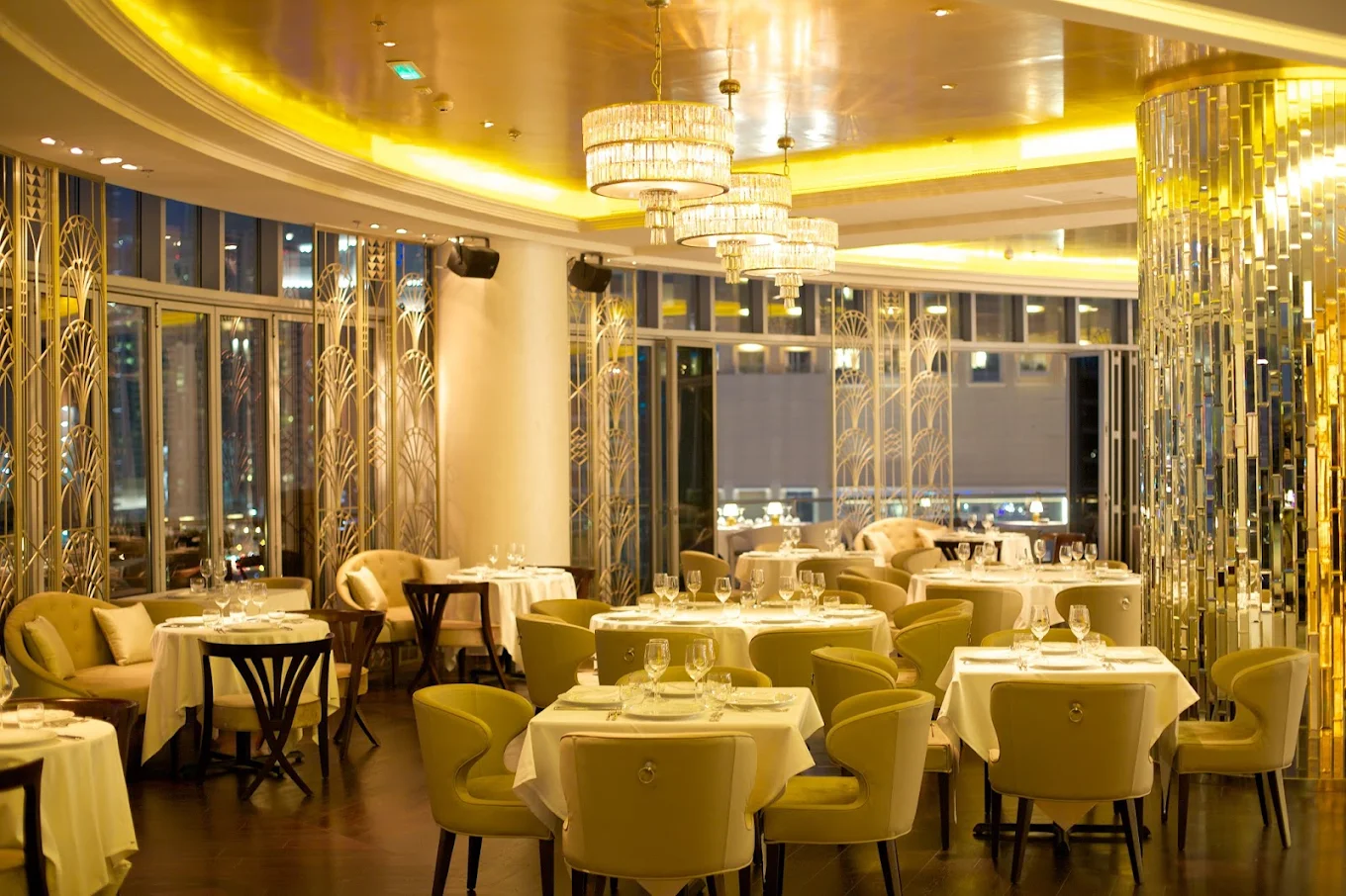 Atelier M restaurant Pier 7 - luxurious art deco lounge and rooftop views