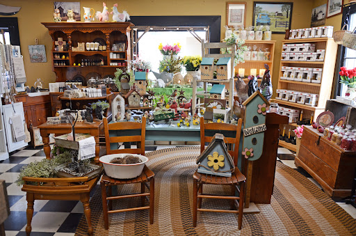 Robbins Nest Primitives and Antiques - Thumbnail