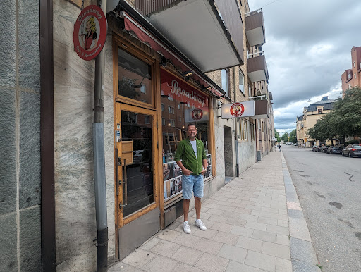 Broadway Café, Konditori & Kvarterskrog - Thumbnail