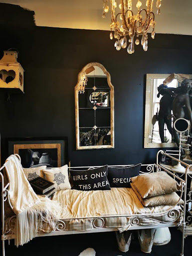 Carlas Curios & Creations Gallery - United Kingdom