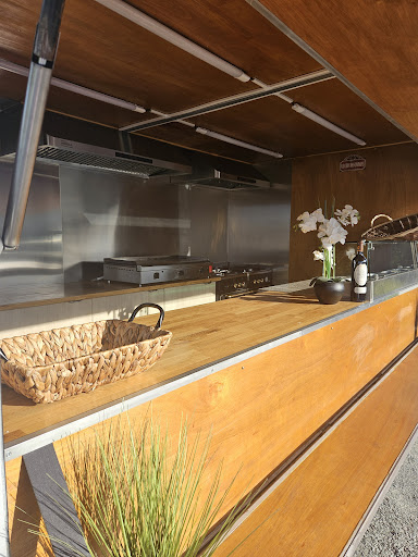 Photo 2 - LE PUCH TRUCK