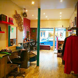 Photo n°6 de Les Têtes en l'Hair à Paris (Salon de coiffure)