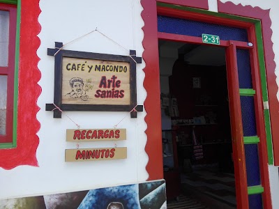 Photos of Caf&eacute; Y Macondo, Artesanias