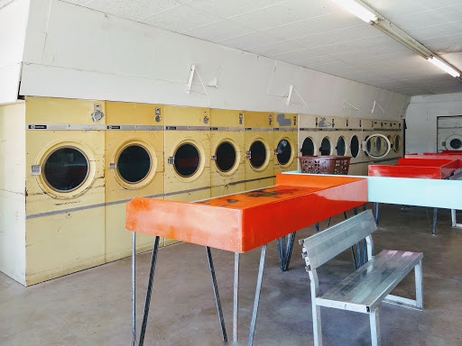 Bud's Laundry - Visual