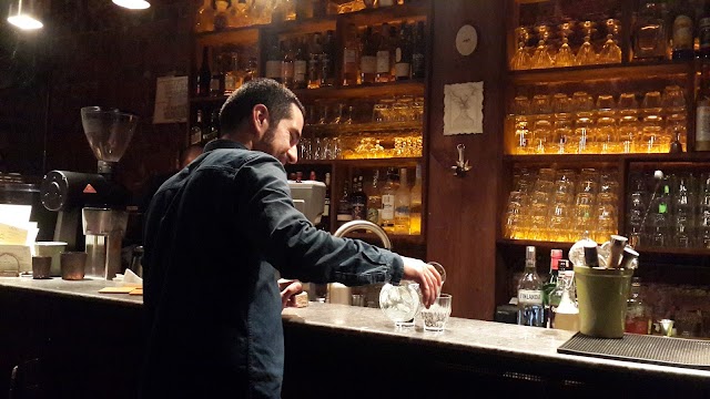 Geyik Coffee Roastery & Cocktail Bar
