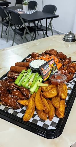 Wing's Mcoy's SIEMPRE AUTENTICO Y DELICIOSO.
