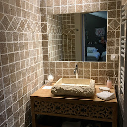 Photo n°50 de Le Mas des Arômes - Chambres et table d'hôtes en Provence à Entraigues-sur-la-Sorgue (Caviste)