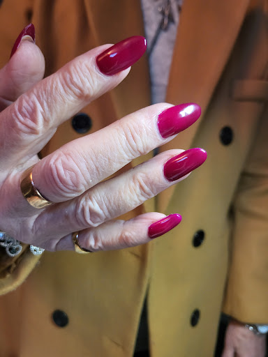 The male nail tech - Thumbnail