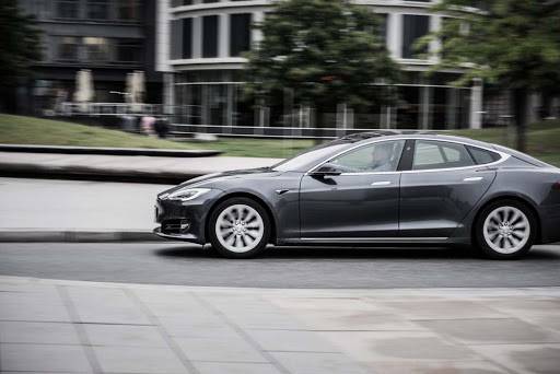 EV Premium Drive - Chauffeur Privé VTC Écologique Tesla Paris Val-d'Oise - Thumbnail