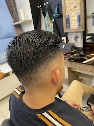 Photo n°19 de Elite coiffure à Montréal-la-Cluse (Salon de coiffure)