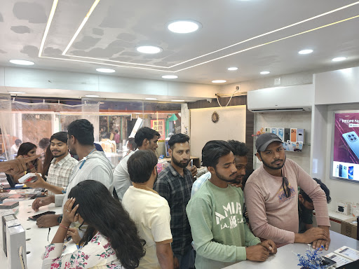🔥 Sunday Rush at SHRUTI Mobile! 🔥 post image