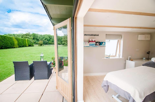 Serenity Beauty by Amanda Young