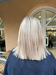 Photo n°15 de Studio avenue à L'Isle-sur-la-Sorgue (Salon de coiffure)