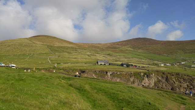 Coumeenoole Beach