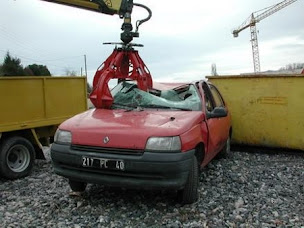 Photo n°8 de EPM Epaviste Ferrailleur - Enlèvement d’Épaves sur Lyon et le 69 à Oullins-Pierre-Bénite (Service de remorquage)