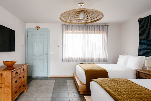 Daunt's Albatross Motel - Thumbnail