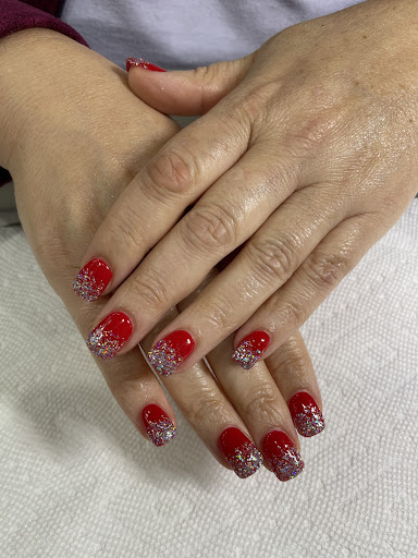 Davi nails at Dulles Crossing plz - Thumbnail