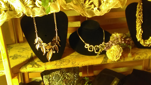 Bungalow Boutique - Thumbnail