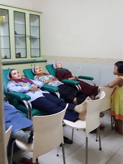 Photos of Amelia Budi Rahardjo. dr. SpKK