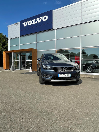 VOLVO LAVAL DEFRANCE AUTOMOBILES - CAR LOVERS