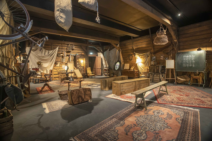 Robert-Houdin House of Magic by null