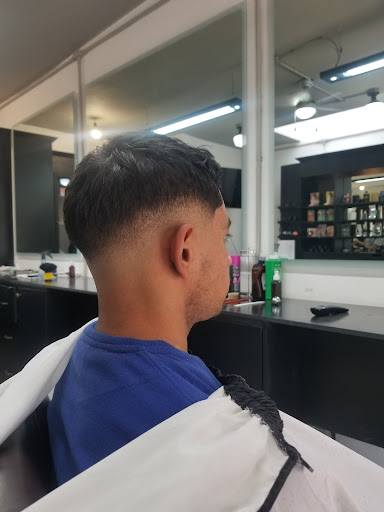 Abner Hernández Barberia & Productos / Barbershop & Products Barbería Contemporánea
