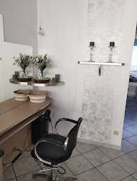 Photo n°4 de M.Lcoiffure à Chazelles-sur-Lyon (Salon de coiffure)