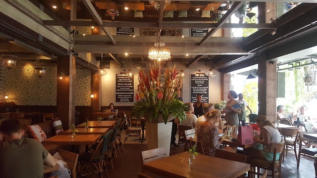 Dulang Kafe Kuta Square