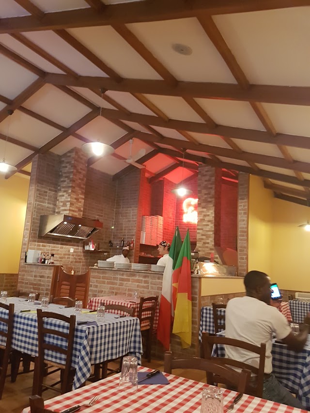 LA PIZZERIA