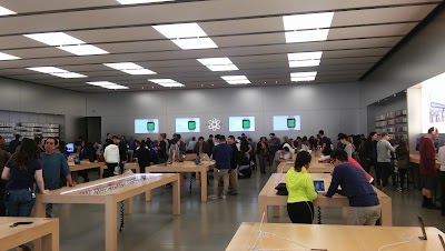 Photos of Apple Los Cerritos