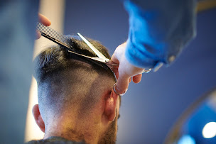 Photo n°9 de NéoDandy Coiffeur Femme et Homme / Barbier à Paris (Salon de coiffure)