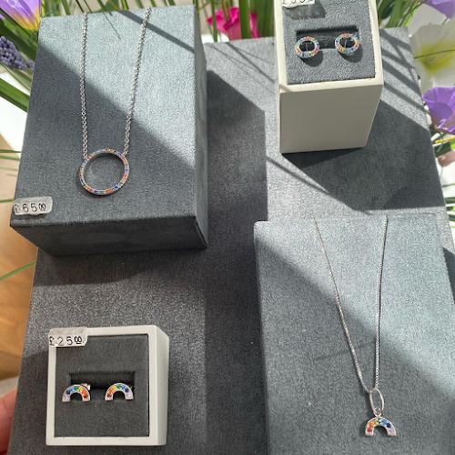 Azendi Jewellery Open Times