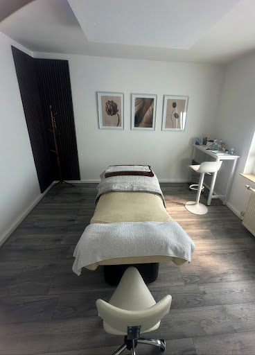 Five Senses Cosmetics by Sara