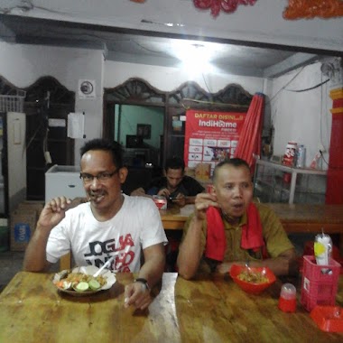 WARUNG NONGKRONG PAK DE 32, Author: Ono Waryono