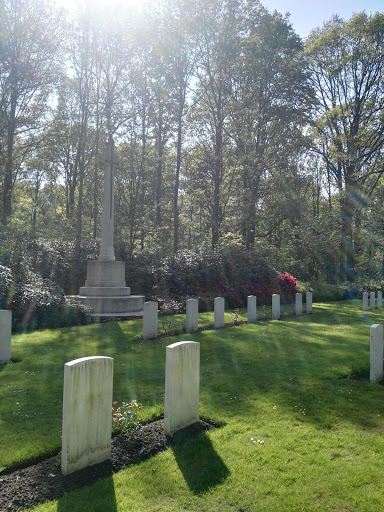Le Mémorial et les cimetères britanniques - Thumbnail