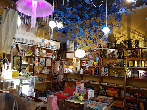 Librería Tres Rosas Amarillas